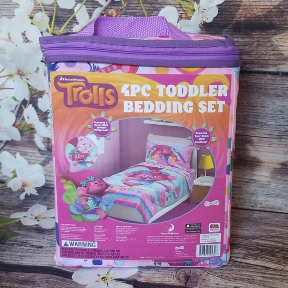 DreamWorks Other - New DreamWorks Trolls 4PC Toddler Bedding Se